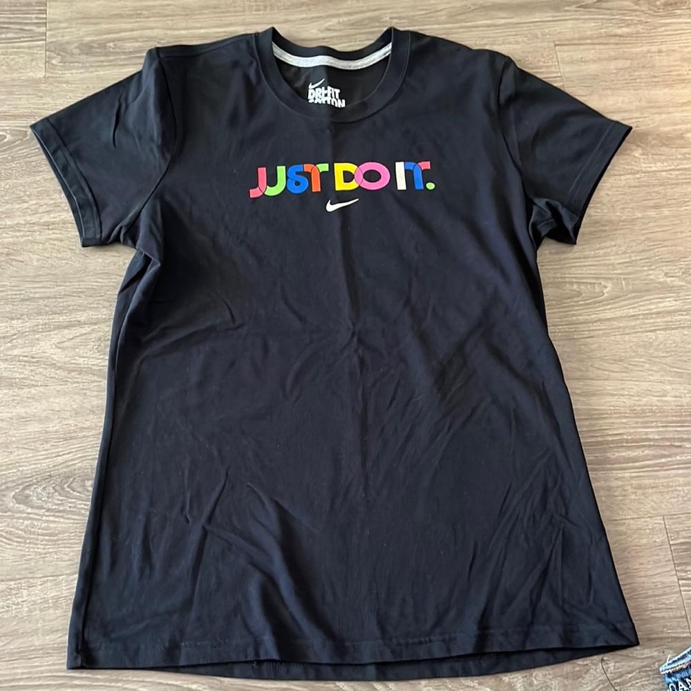black nike female t-shirt